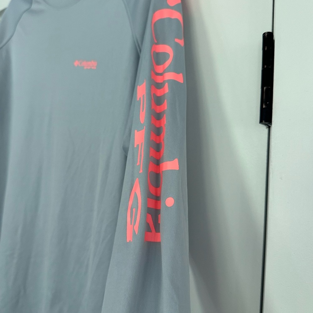 Columbia PFG Light Gray Long Sleeve Shirt with Peach Coral Logo OmniShade - Picture 5 of 8
